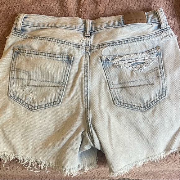 American eagle light washed denim distressed high waisted shorts size 2 - Picture 2 of 2